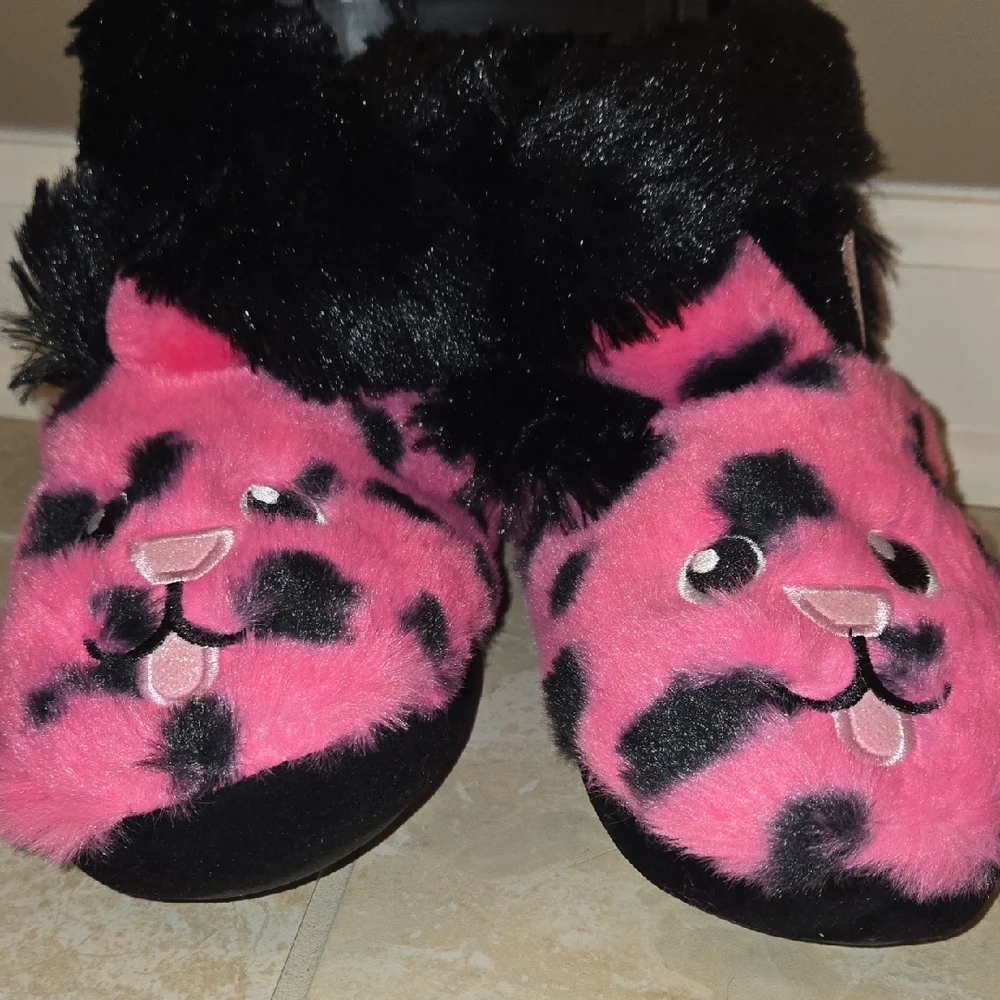 Muk Luks Kids Slippers in Pink and Black (Medium 12-13)